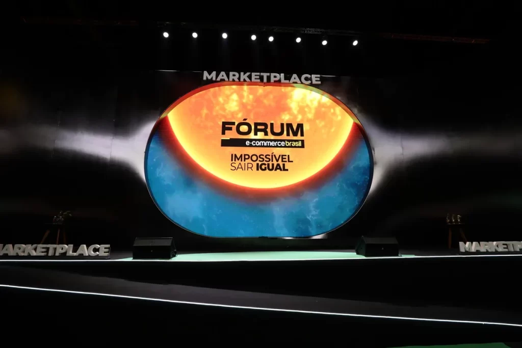21-Atuacao-em-marketplaces-exige-estrategia-e-pilotagem-explicam-especialistas-no-Forum-2025-Masterclass-plenaria-Marketplace.jpg-1024x683 Fórum E-Commerce Brasil 2025: Veja os Destaques do Segundo Dia do Evento