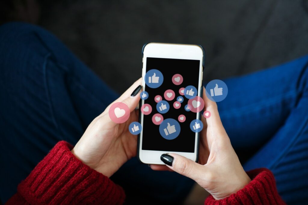 AdobeStock_326576893-2-1024x683 Como o Live Commerce Pode Impulsionar Seu Pequeno Negócio