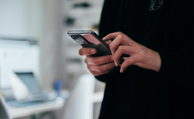 Fix-Visible-SIM-Card-Not-Working-768x471-1 Como o Pix e Redes Sociais no Comércio Eletrônico Estão Impulsionando as Vendas