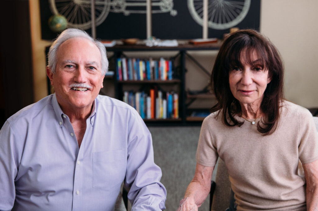 mike-and-jackie-1-2048x1359-1-1024x680 Jackie Bezos, mãe de Jeff Bezos e financiadora inicial da Amazon, morre aos 78 anos