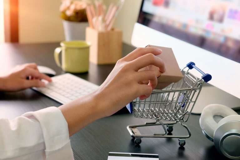 sitios-de-compras-768x512-2 E-commerce brasileiro alcança R$ 100,5 bilhões em vendas no 1º semestre de 2025