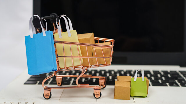 360_F_472923274_tafrUt7UVwq7meTTIAXiVTtWplXJk1ng Frete é o maior responsável pelo abandono de carrinho no e-commerce e afeta faturamento