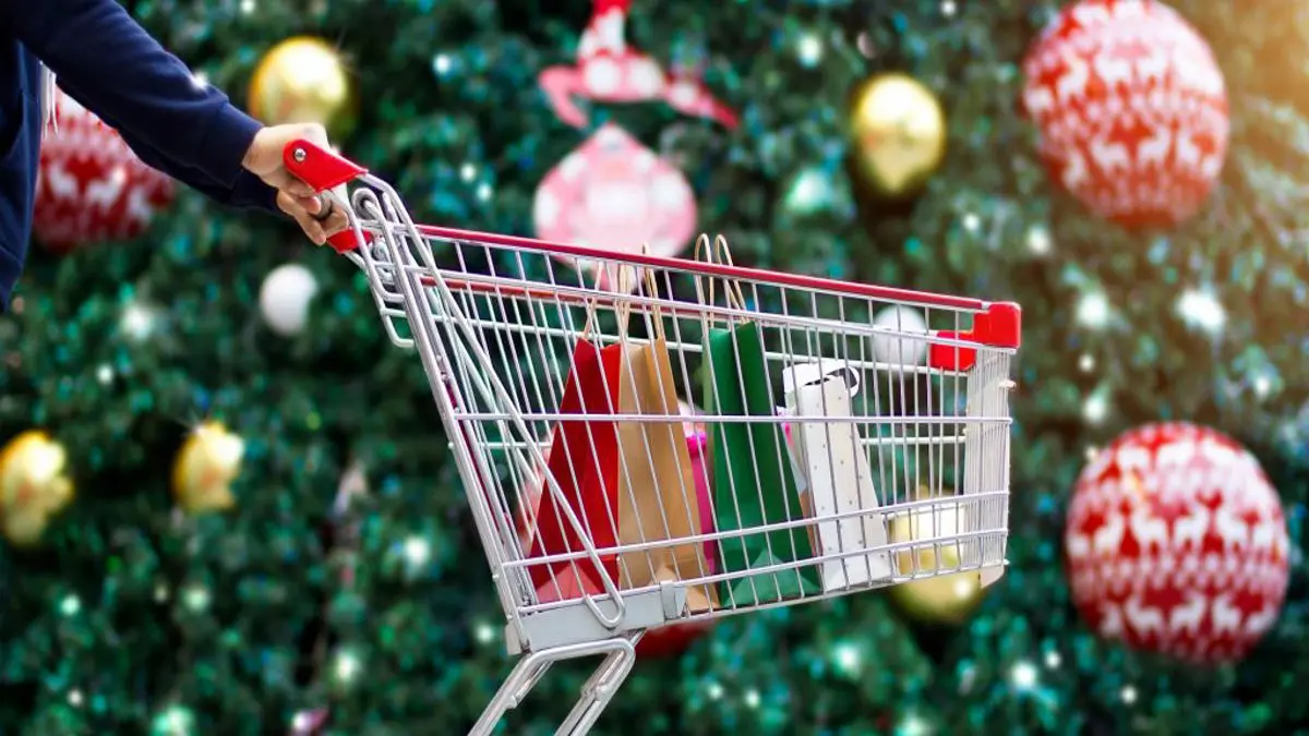 Consumidores enfrentam inflação e tarifas no início das compras de fim de ano em 2025