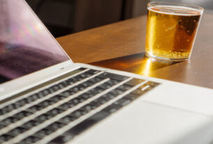 Governo intensifica fiscalização de e-commerce por bebidas com metanol