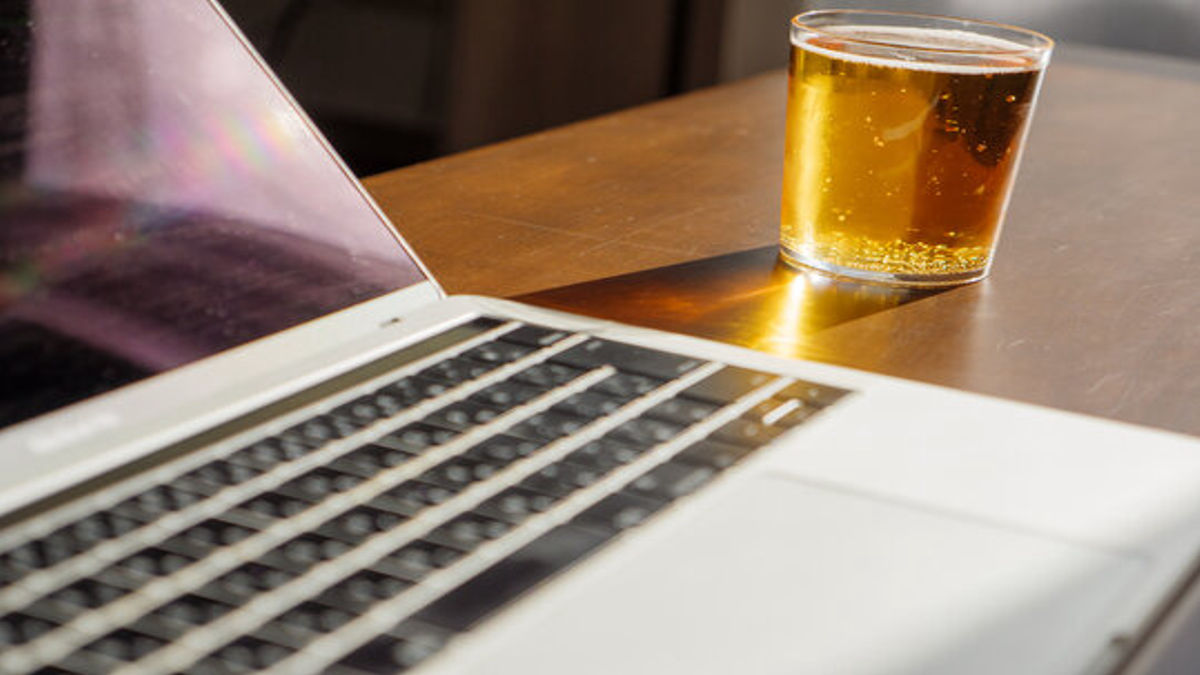 Governo intensifica fiscalização de e-commerce por bebidas com metanol