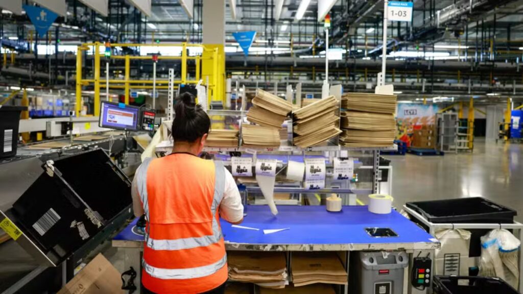 Design-sem-nome-9-1024x576 Amazon Planeja Demitir Até 30 Mil Funcionários de Diversos Departamentos em 2025: Entenda os Detalhes da Medida