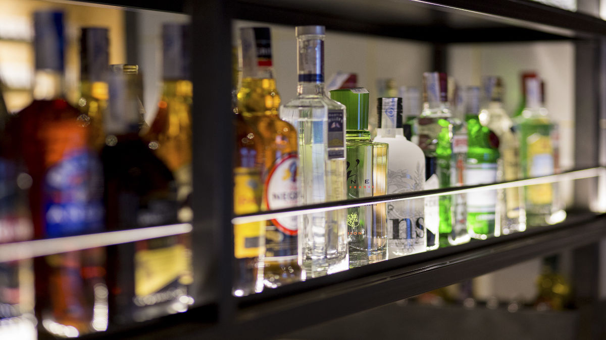 Varejistas têm 24h para suspender venda online de bebidas destiladas