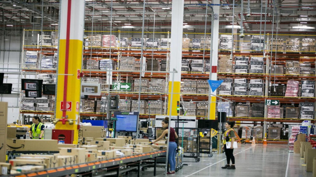 AmazonX_Easy-Resize._imresizer-1-1024x576 De olho no pico de vendas, Amazon reforça times com 7,5 mil contratações temporárias visando uma Black Friday inédita