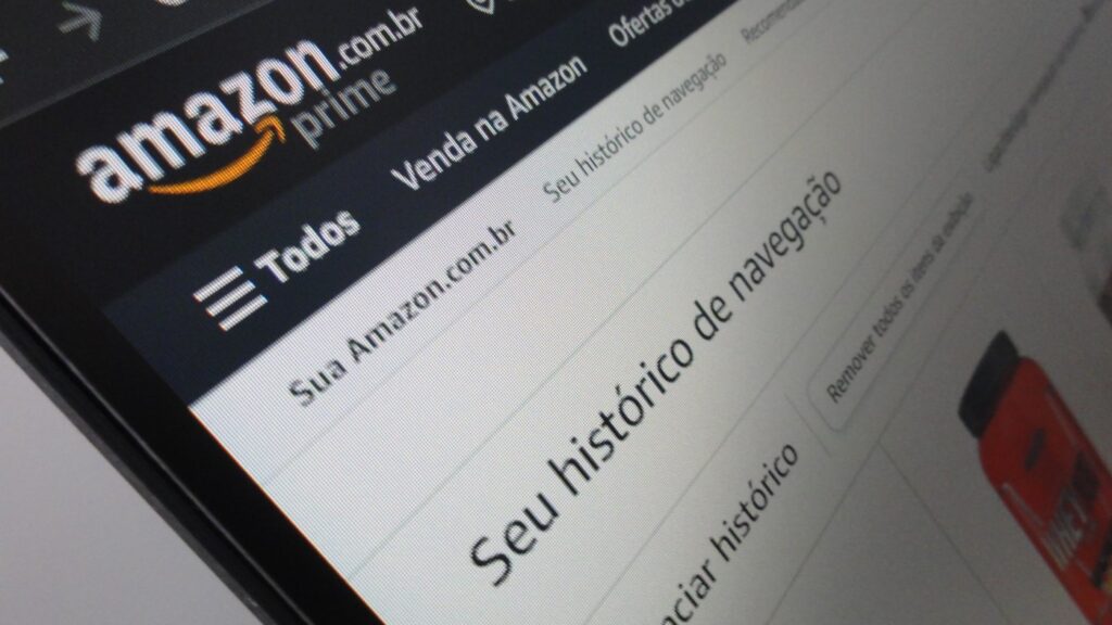 capa-historico-de-navegacao-da-amazon-porque-e-interessante-exclui-lo-1024x576 Amazon é multada por R$ 2,7 milhões após atrasos e falhas na entrega, aponta órgão de defesa do consumidor