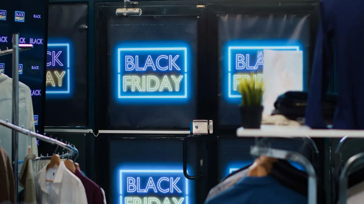 O Que Muitos Não Dizem Sobre a Black Friday: O Silêncio das Lojas Vazias Mesmo com Descontos Altos