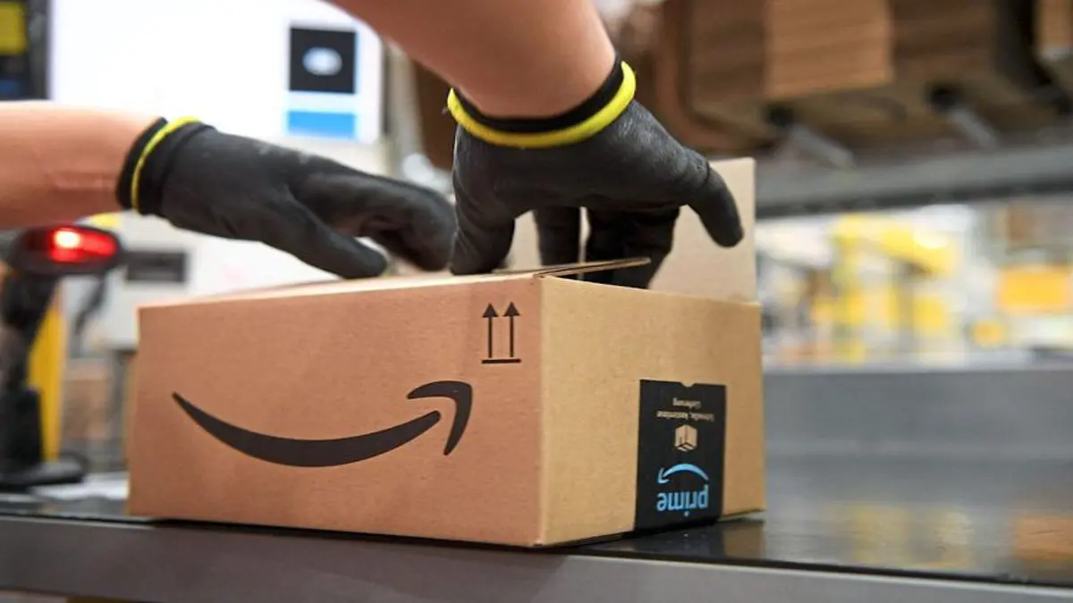 Com mais de 250 centros logísticos no país, Amazon alcança 50 milhões de entregas rápidas no Brasil em 2025