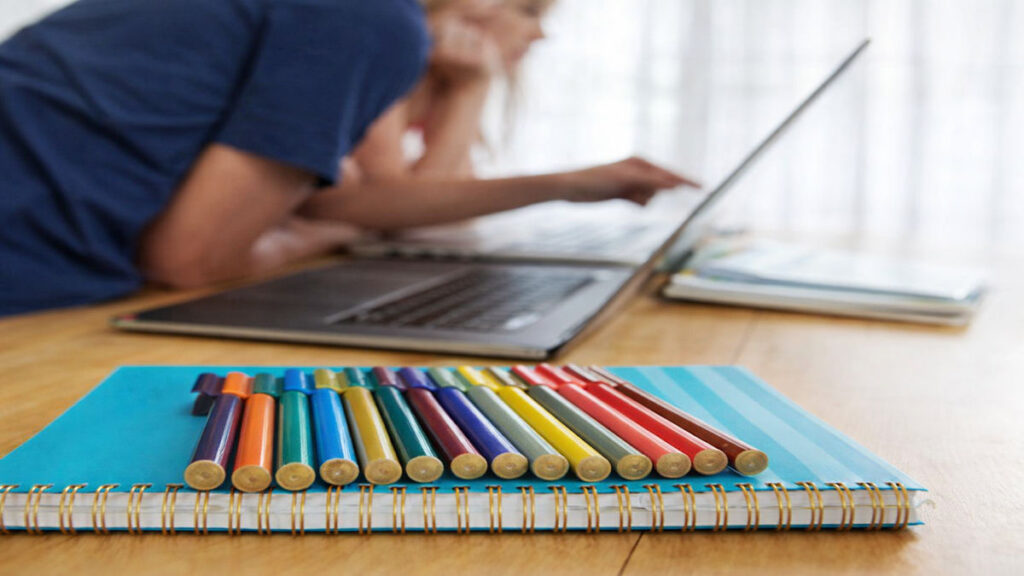 ChatGPT-Image-9-de-f._imresizer-1-1024x576 Material escolar no e-commerce cresce e aquece pequenos negócios no começo do ano