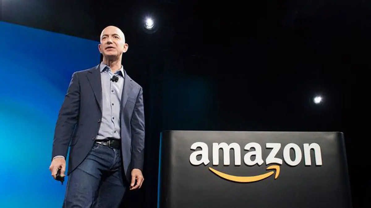 Amazon supera Walmart e registra o maior faturamento do mundo em 2025