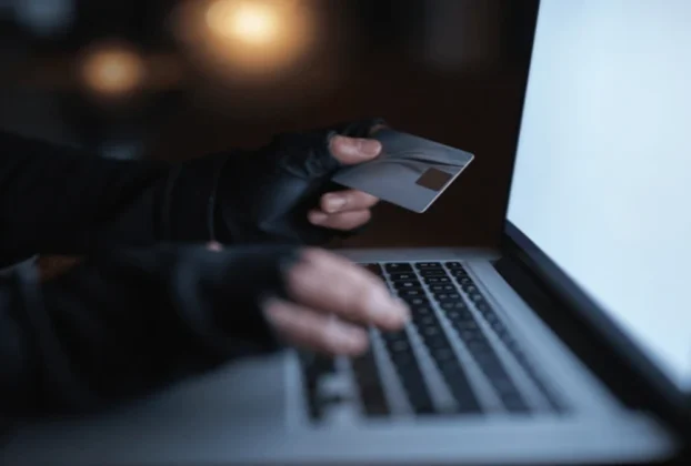 Devoluções falsas no e-commerce