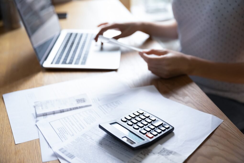 shutterstock_1873149487-scaled-1 Perda de margem nos marketplaces e a principal causa de desistência dos sellers