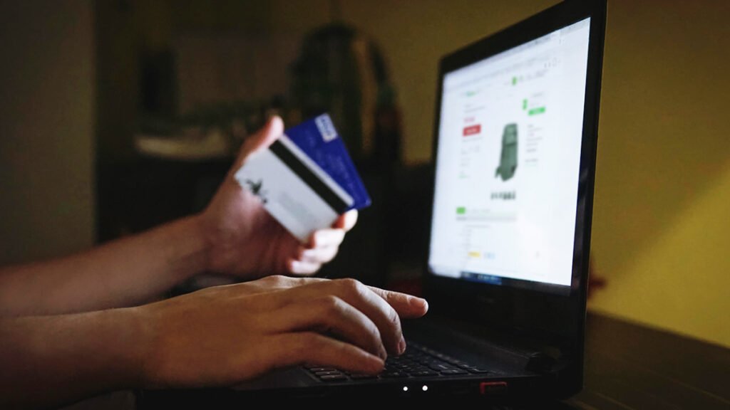 imresizer-1140-online-shopping-scam-1024x576 Golpes online crescem e chegam a 2,3 milhões de tentativas no e-commerce em 2025
