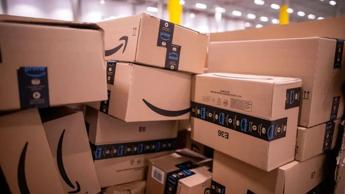 Nova estratégia da Amazon no Brasil transforma lojistas em parceiros de entrega