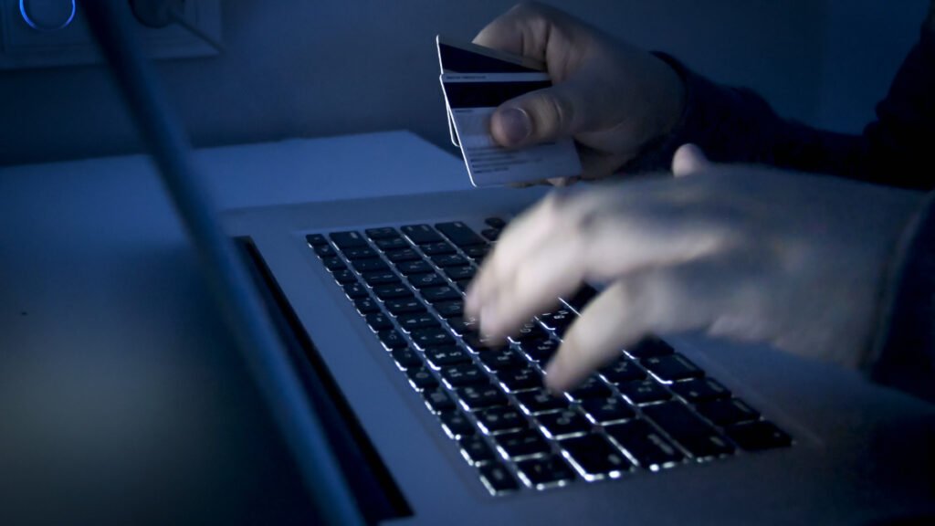 imresizer-AdobeStock_202359678-1024x576 Como evitar fraudes no e-commerce e saiba os golpes mais comuns