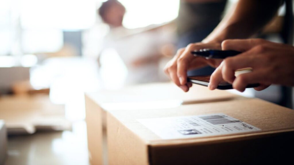 imresizer-Hight_iStock-1038859668-800x534-1-1024x576 Como reduzir custos e evitar perdas com fretes no e-commerce